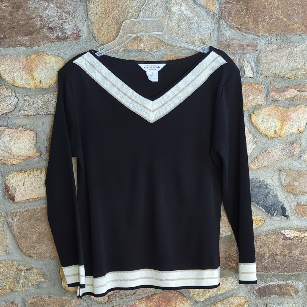 Misook Petite Black and White V-Neck Top